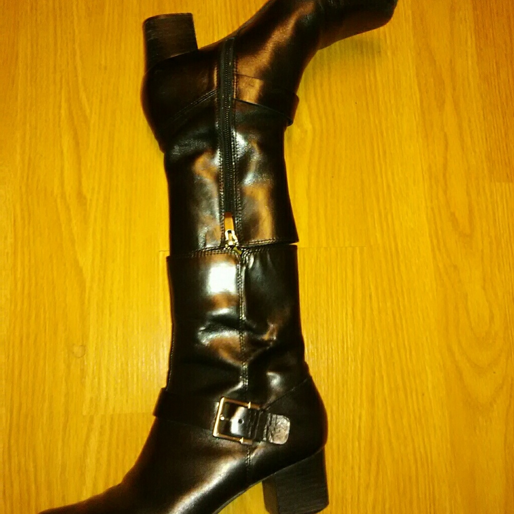 Boots - Picture 3 of 4